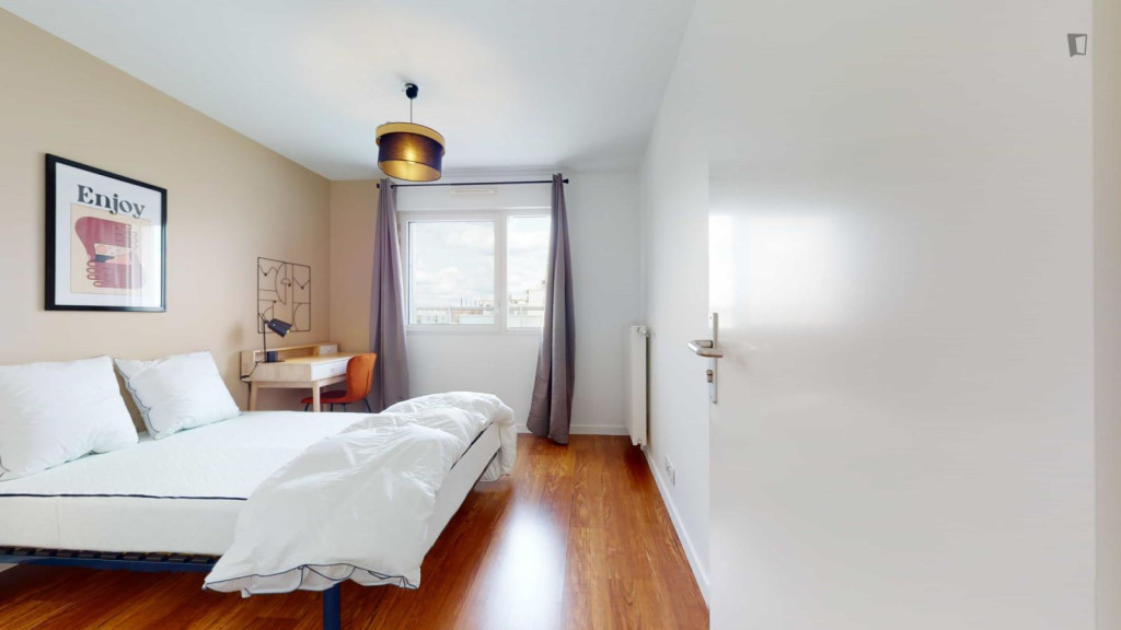 Bright double bedroom in Nanterre