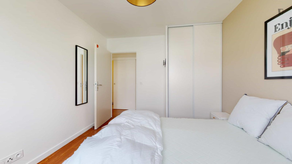 Bright double bedroom in Nanterre