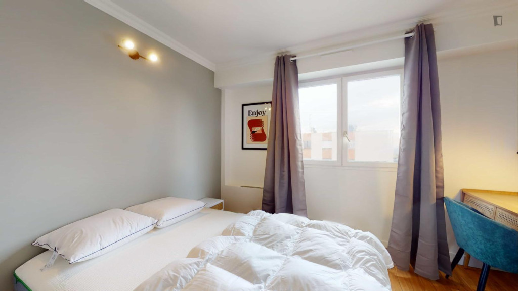 Appealing double bedroom in Villemomble