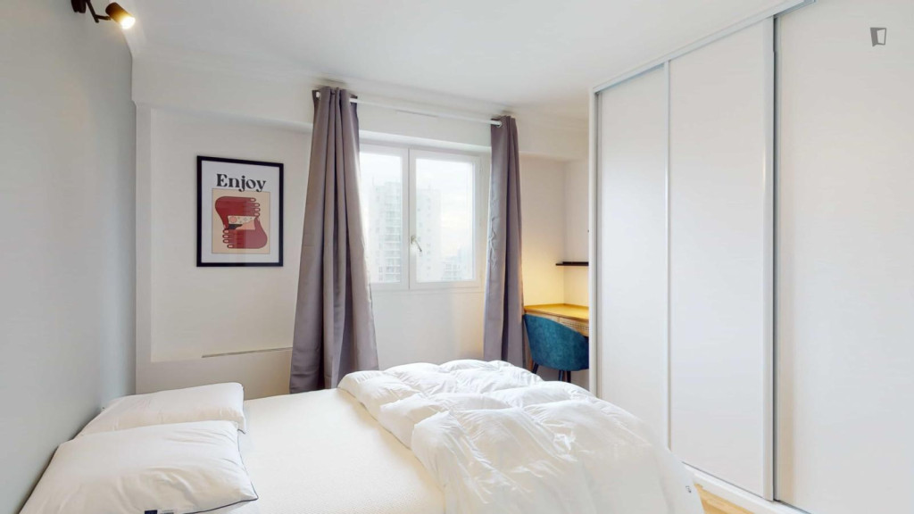 Appealing double bedroom in Villemomble