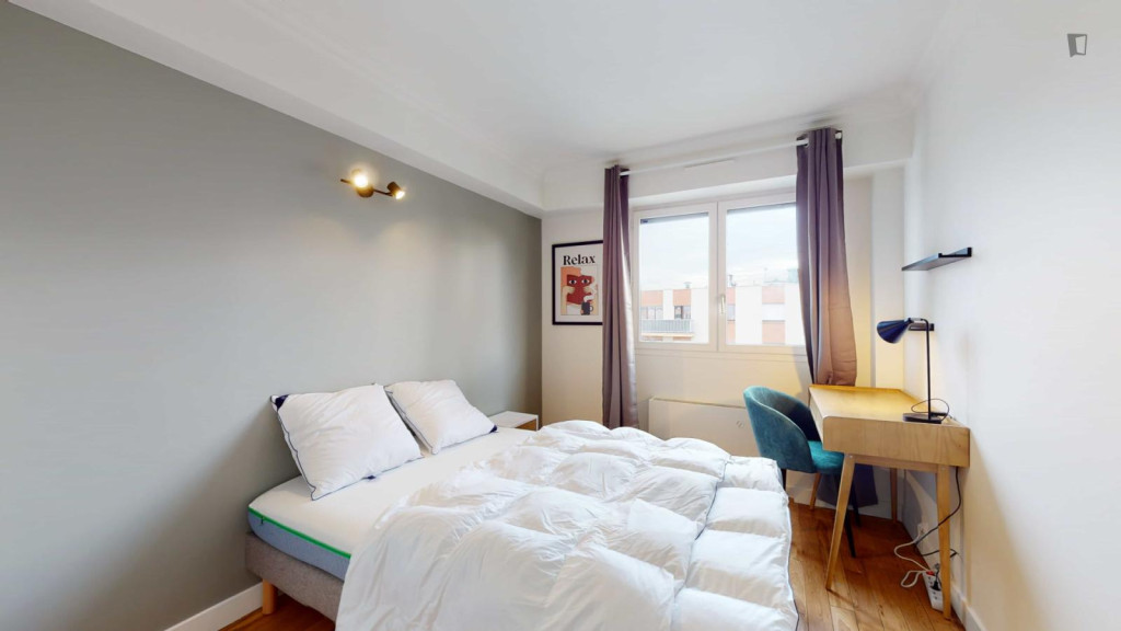 Very nice double bedroom in Villemomble