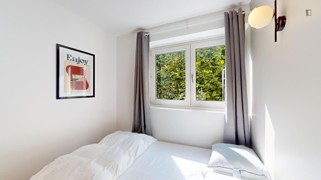 Luminous double bedroom in Montrouge