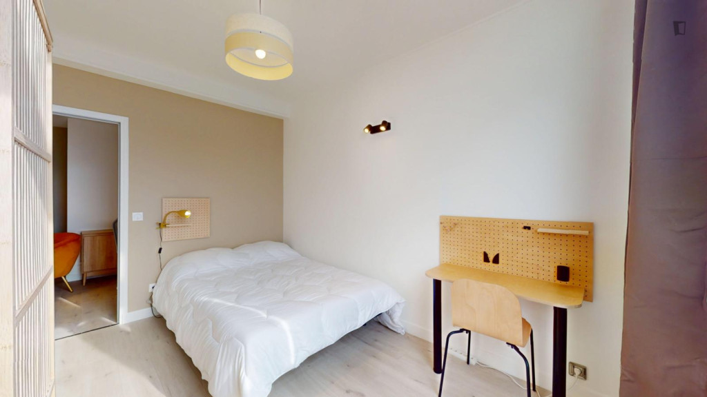 Comfortable double bedroom in 13th arrondissement