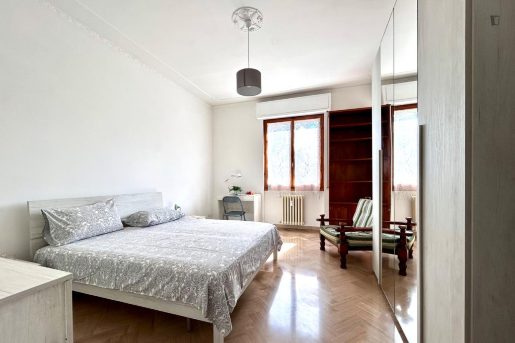 Double bedroom in 3-bedroom apartment in Florence - Florence - chambre - ImmoJeune