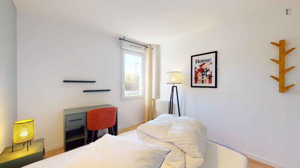 Nice double bedroom in Belle-de-Mai