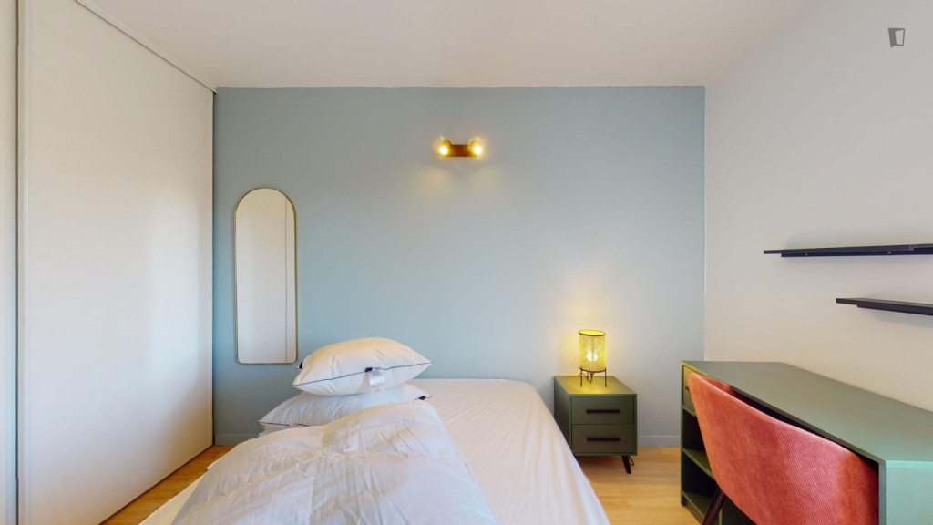 Nice double bedroom in Belle-de-Mai