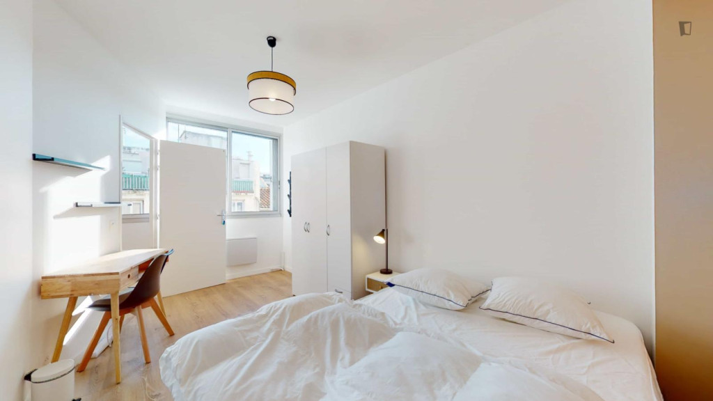 Very cosy double bedroom in Préfecture