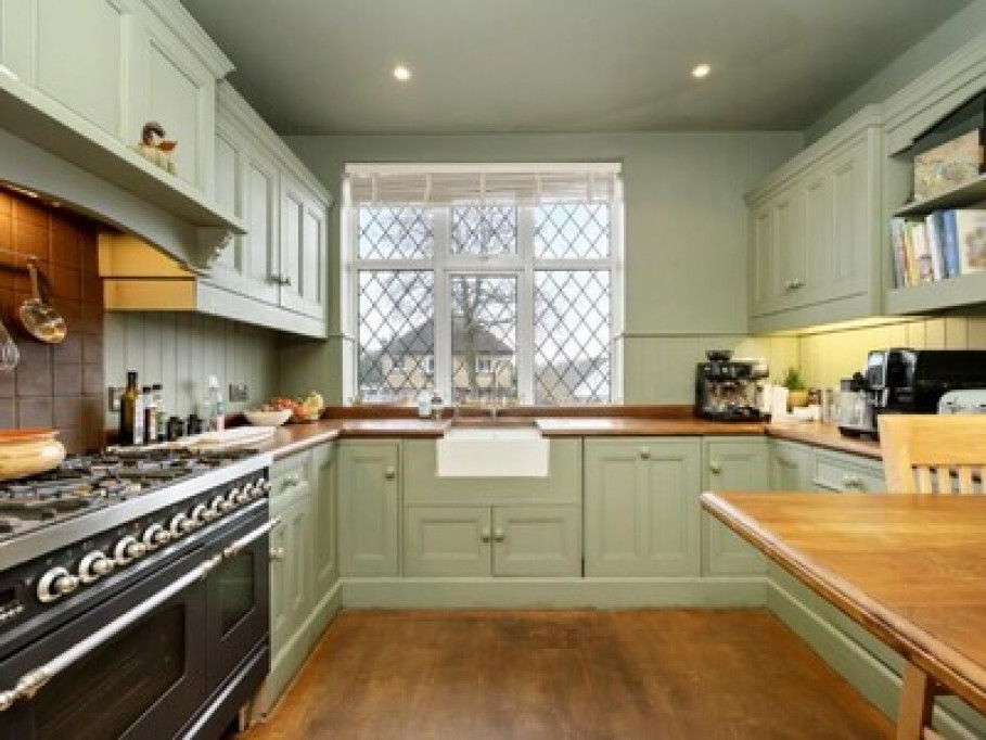 Pretty Room In Shared House