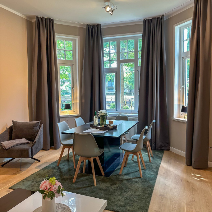 Waterfront residence: canal view, parking, terrace & garden
