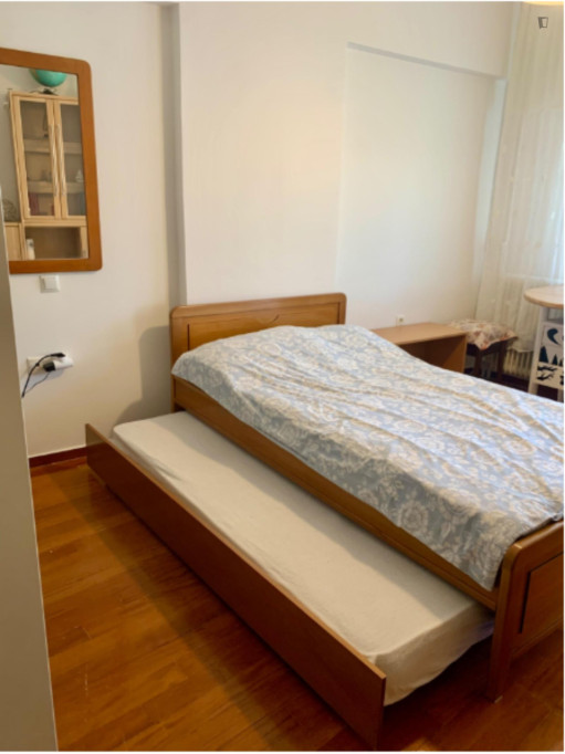 Cozy Twin Bedroom with a balcony in the heart of the city - Ioannina - chambre - ImmoJeune