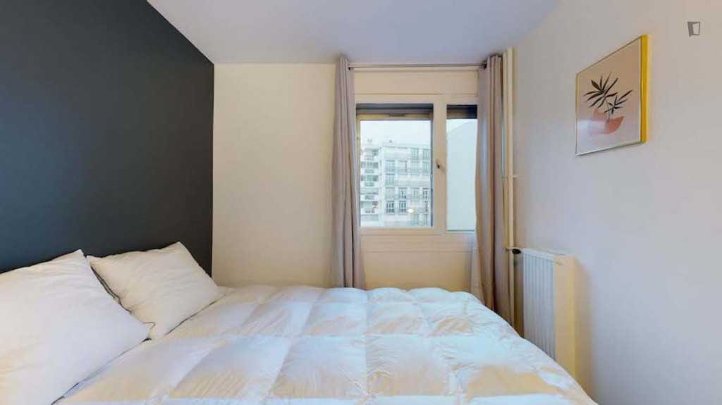 Well illuminated double bedroom in Asnières-sur-Seine