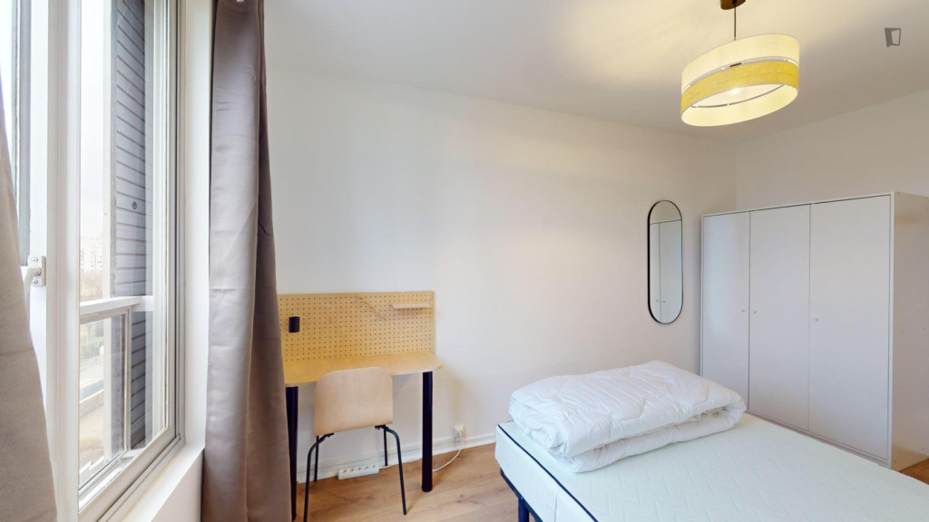 Double bedroom near Quatre Routes station