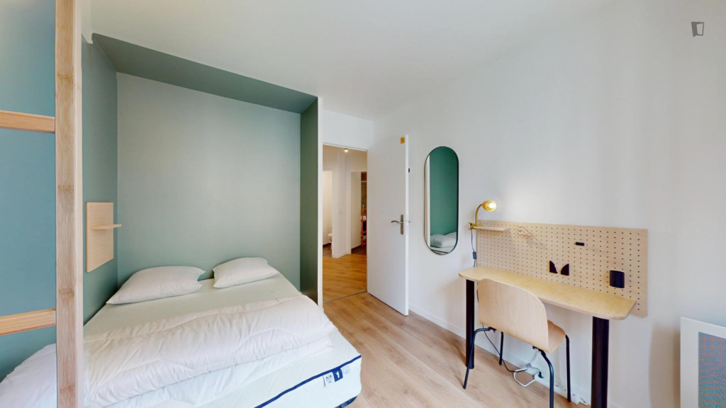 Inviting double bedroom in Asnières-sur-Seine