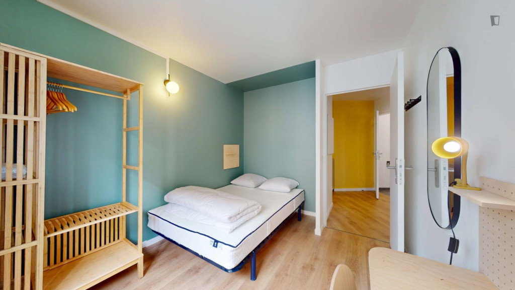 Inviting double bedroom in Asnières-sur-Seine