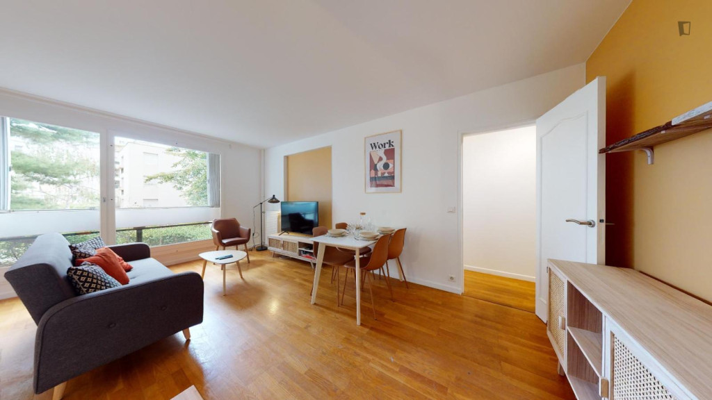 Lovely double bedroom near Quatre Routes tram stop