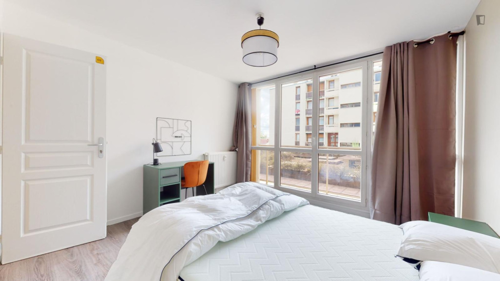 Grand double bedroom in Bezons
