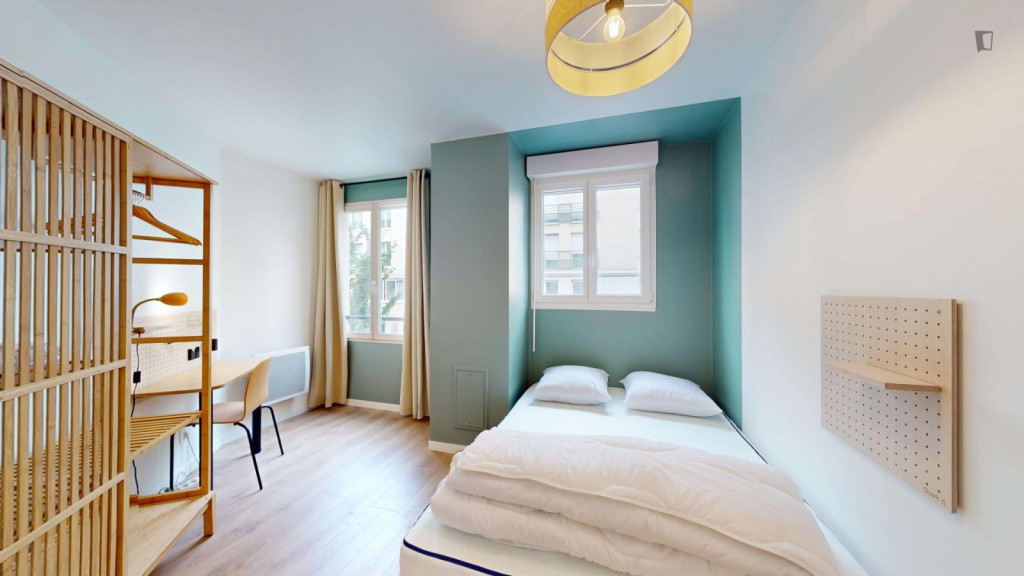 Lovely little double bedroom in Asnières-sur-Seine