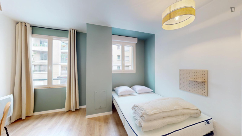 Lovely little double bedroom in Asnières-sur-Seine