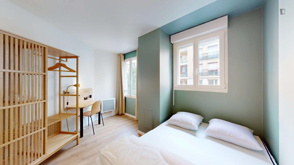 Lovely little double bedroom in Asnières-sur-Seine