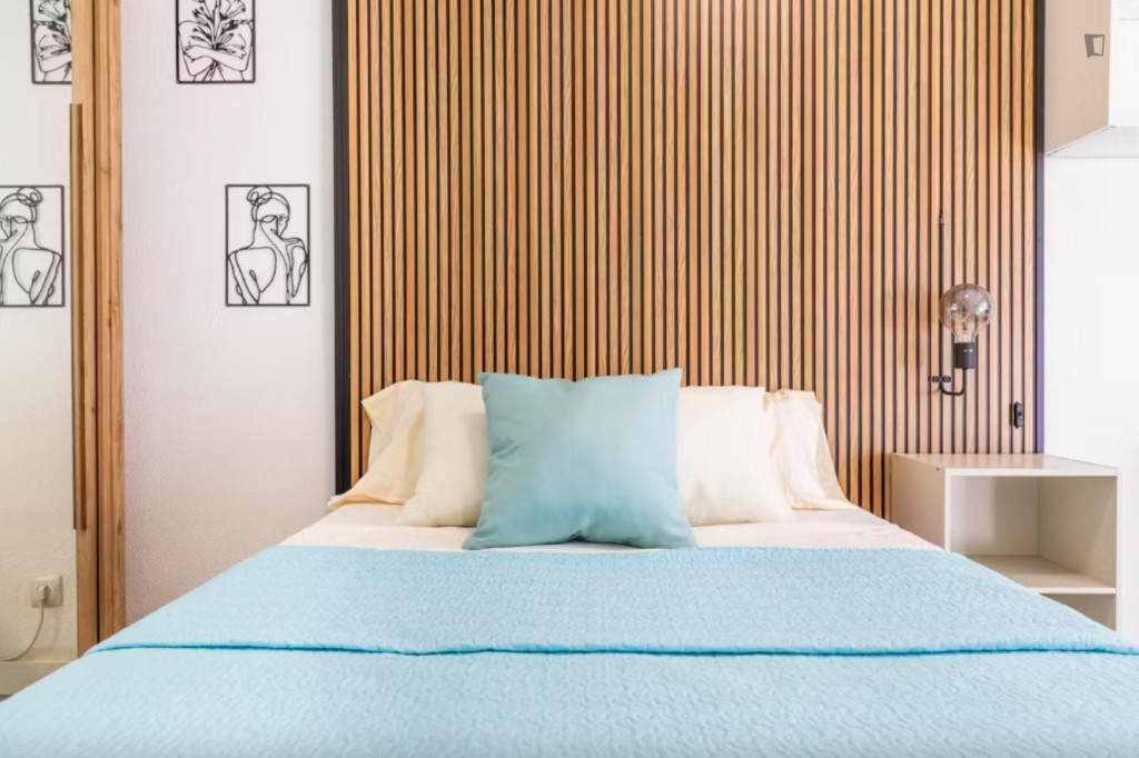 Beautiful single bedroom with balcony in Alcobendas - Madrid - chambre - ImmoJeune