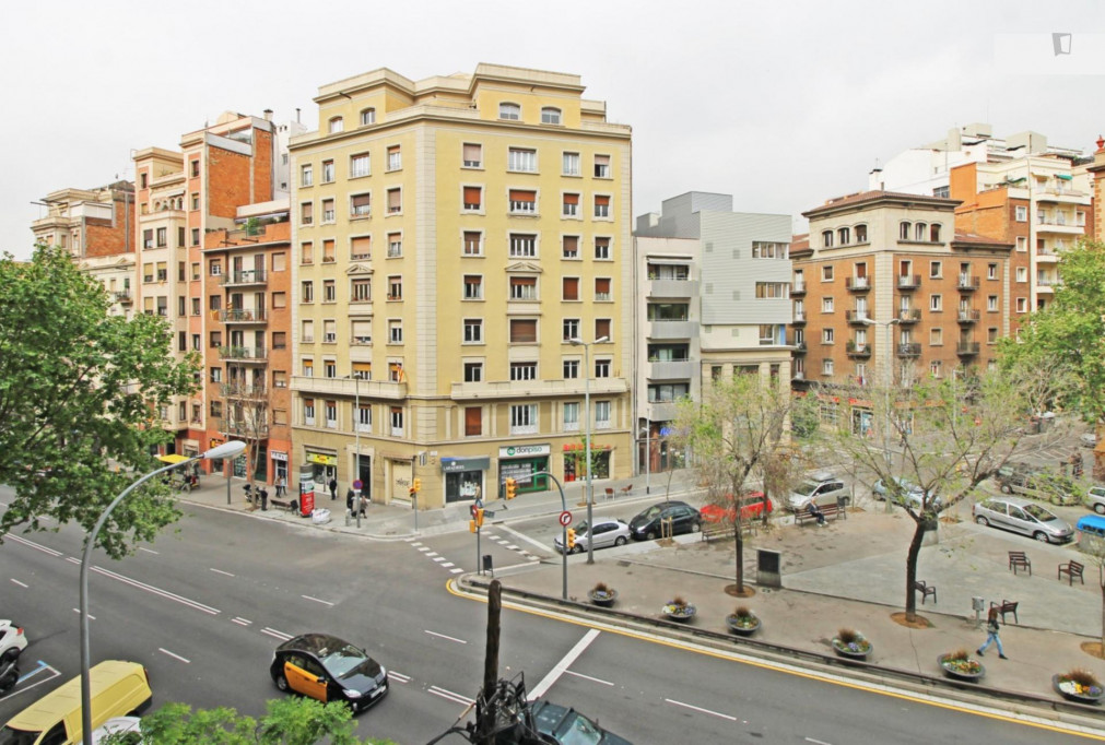 Lovely double bedroom close to Joanic metro station