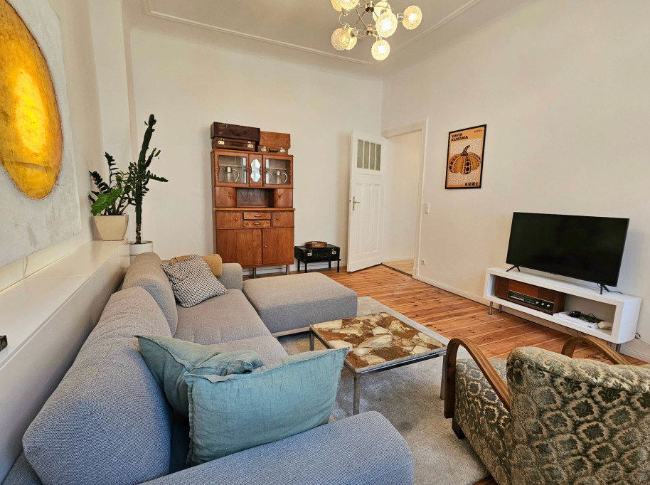 Bright, friendly and quiet apartment in Neukölln