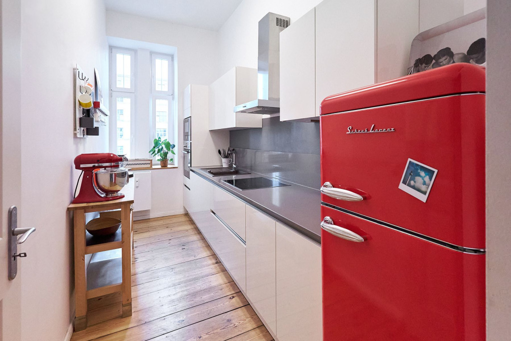 Bright and modern apartment with classic charm in Prenzlauer Berg