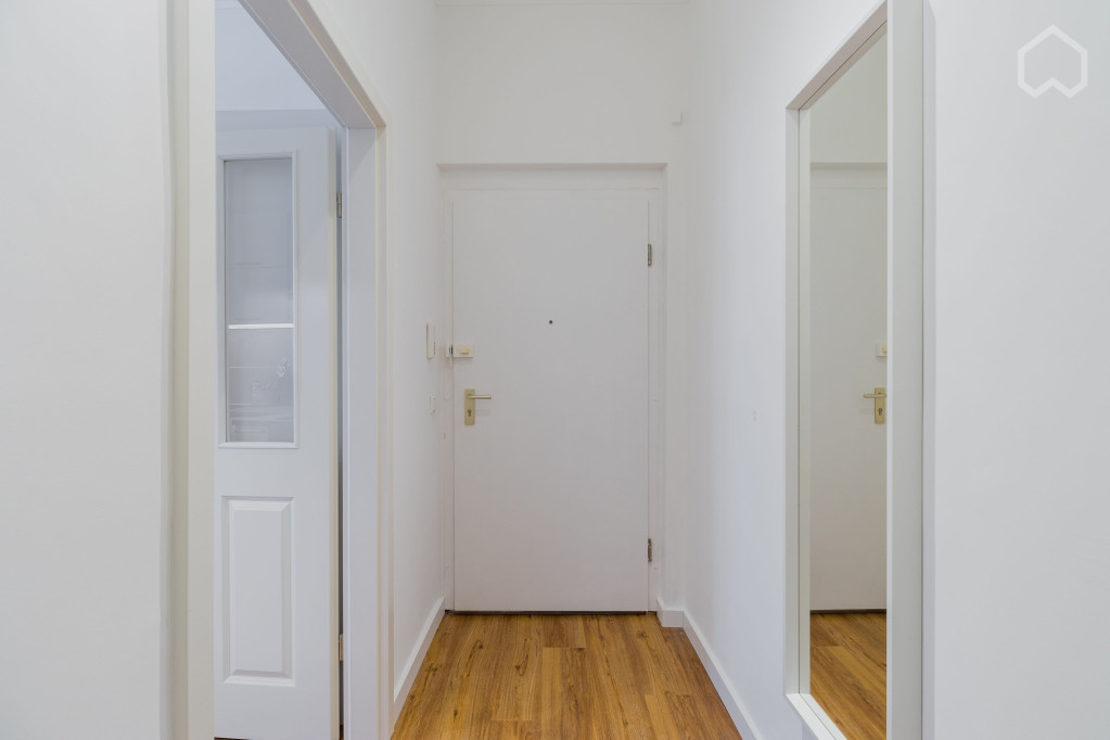Very central, bright, furnished apartment between Rosenthaler Platz and Nordbahnhof (S-Bahn), incl. cleaning