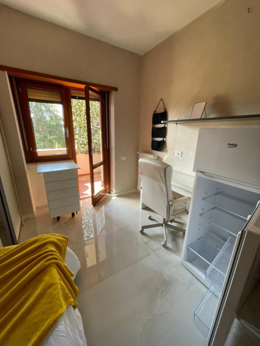 Bedroom with private bathroom and balcony in Rome - Rome - chambre - ImmoJeune