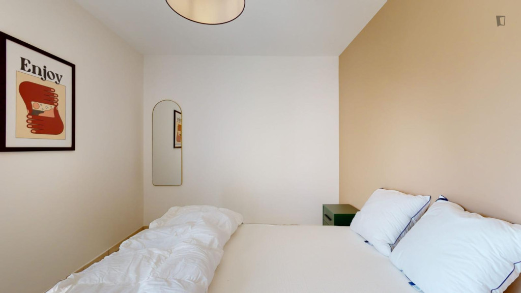 Luminious double bedroom in Ginko