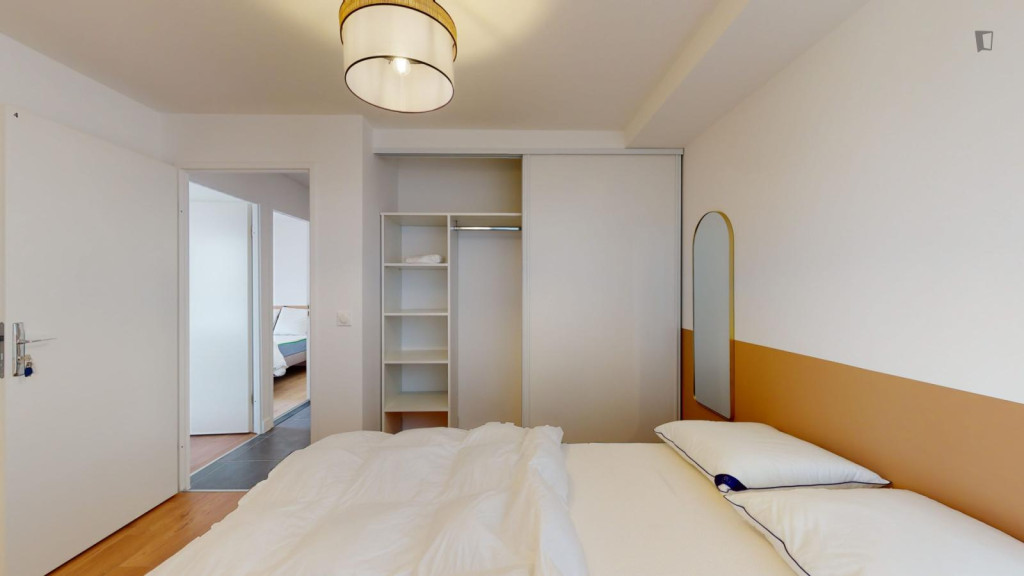 Sublime double bedroom in Gare St Jean