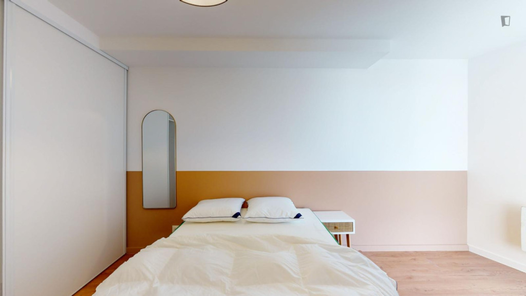 Sublime double bedroom in Gare St Jean