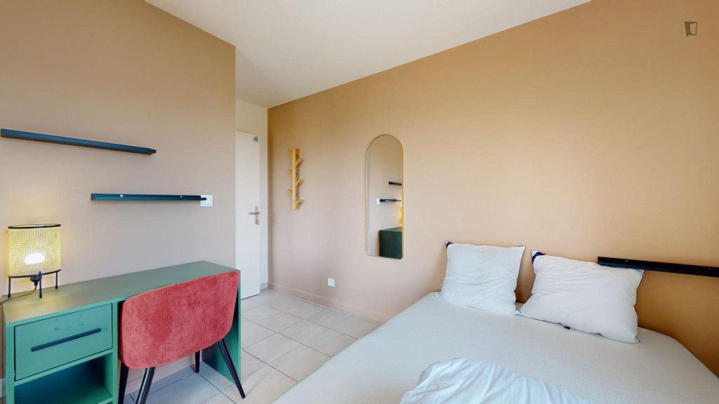 Double bedroom with a balcony, in Ginko