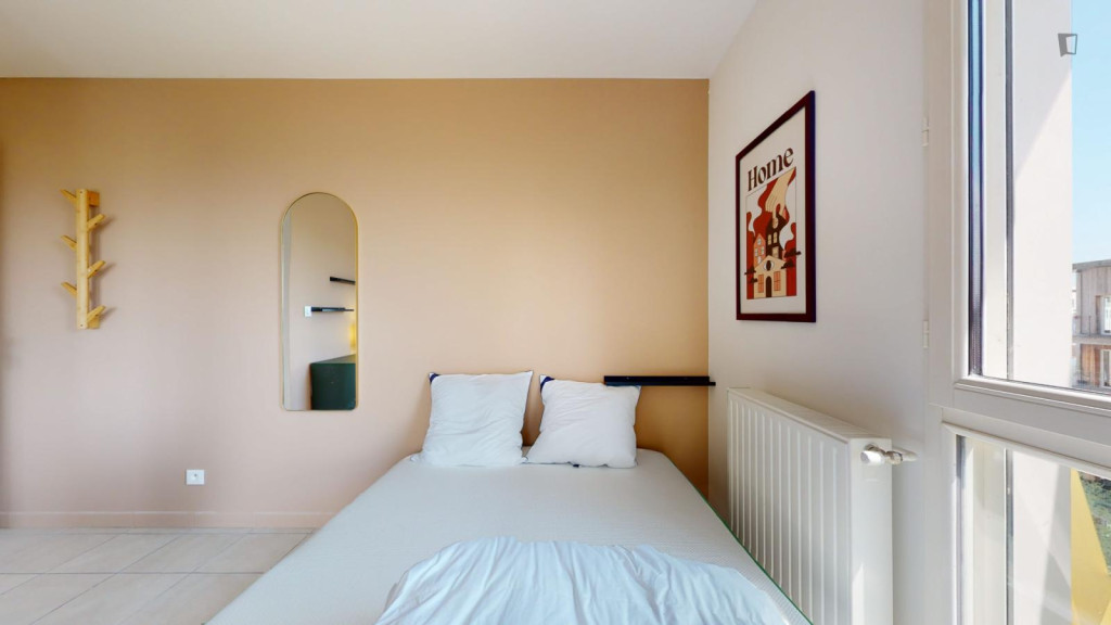 Double bedroom with a balcony, in Ginko