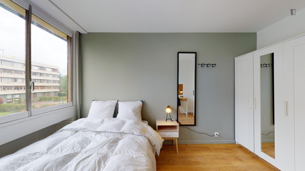 Restful double bedroom near the Val de Fontenay train station