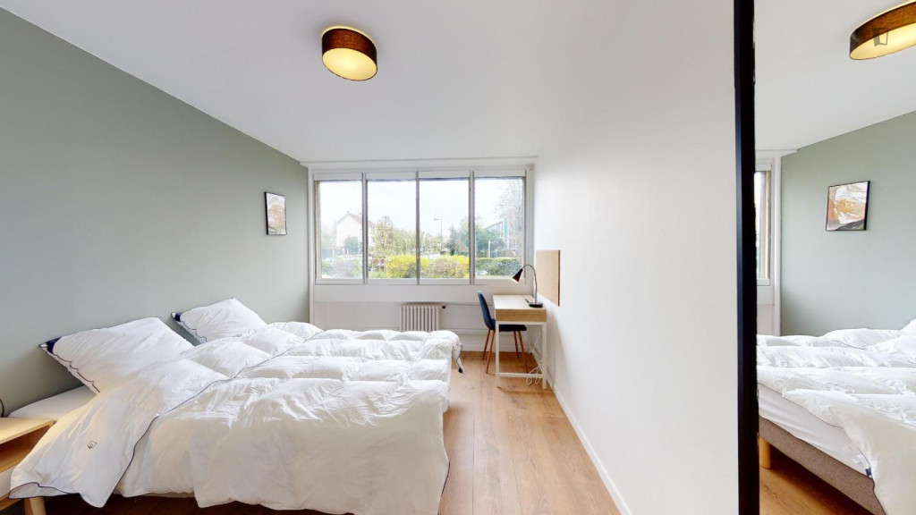 Charismatic double bedroom in Fontenay-sous-Bois