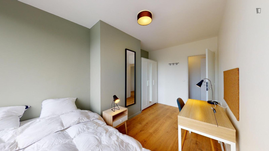 Interesting double bedroom in Fontenay-sous-Bois