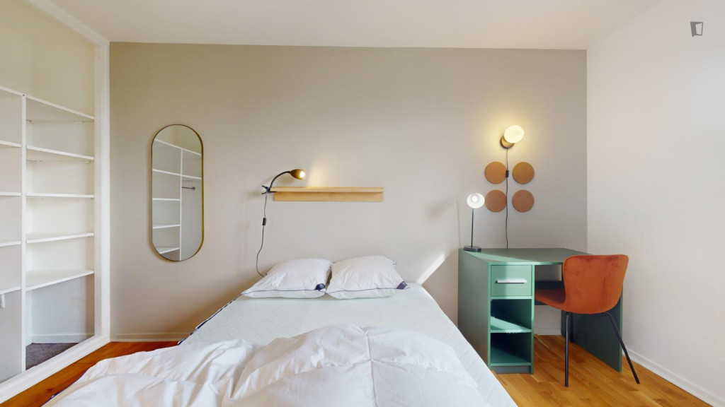 Double bedroom near Parc des Sévines