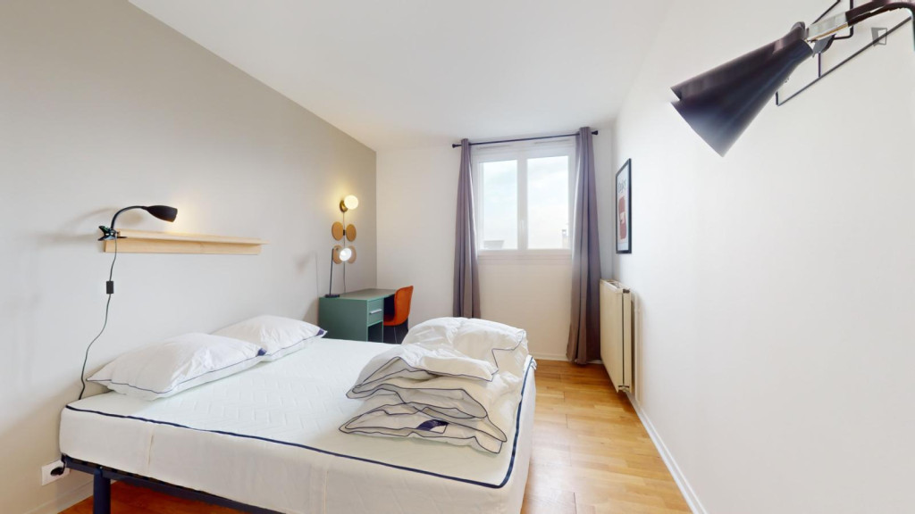 Double bedroom near Parc des Sévines