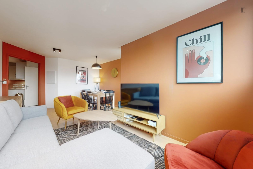 Bright double bedroom in Champeval