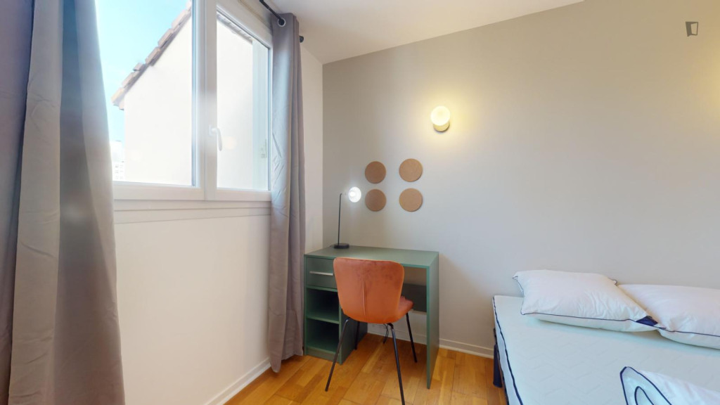 Homely double bedroom in Gennevilliers