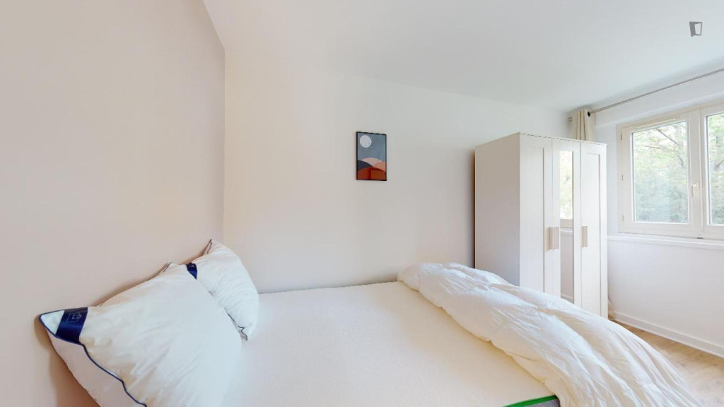 Luminous double bedroom in Clichy