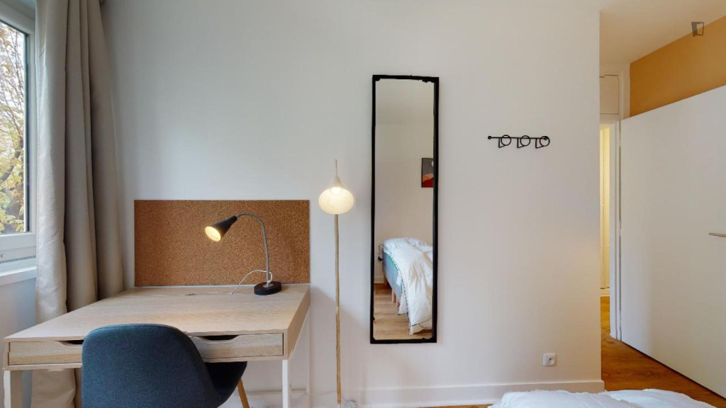 Luminous double bedroom in Clichy