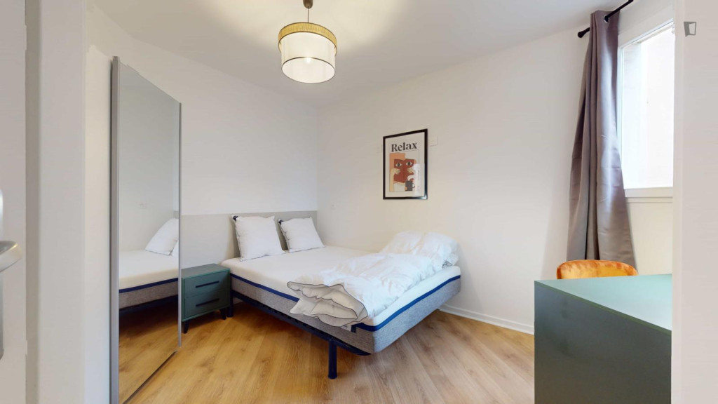 Neat double bedroom near Quatre Routes station
