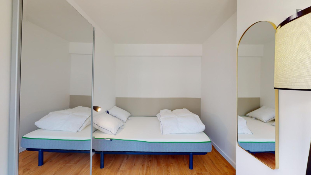 Marvellous double bedroom near the Courbevoie train station