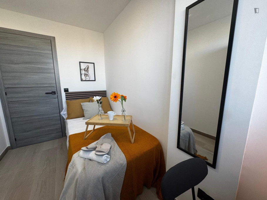 Neat and cosy single bedroom in Fuenlabrada - Madrid - chambre - ImmoJeune