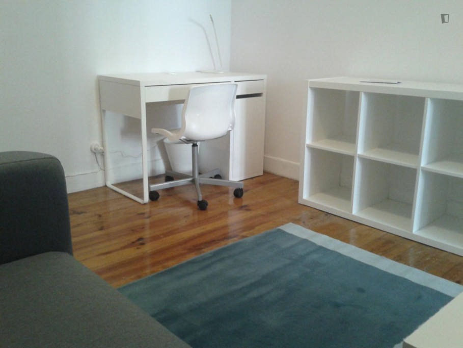 Lovely Double Bedroom with a Private Living Room close to the National Tile Museum - Lisbonne - chambre - ImmoJeune