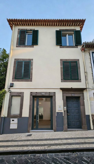 Stylish Coliving Apartments in Central Funchal with Community Feel