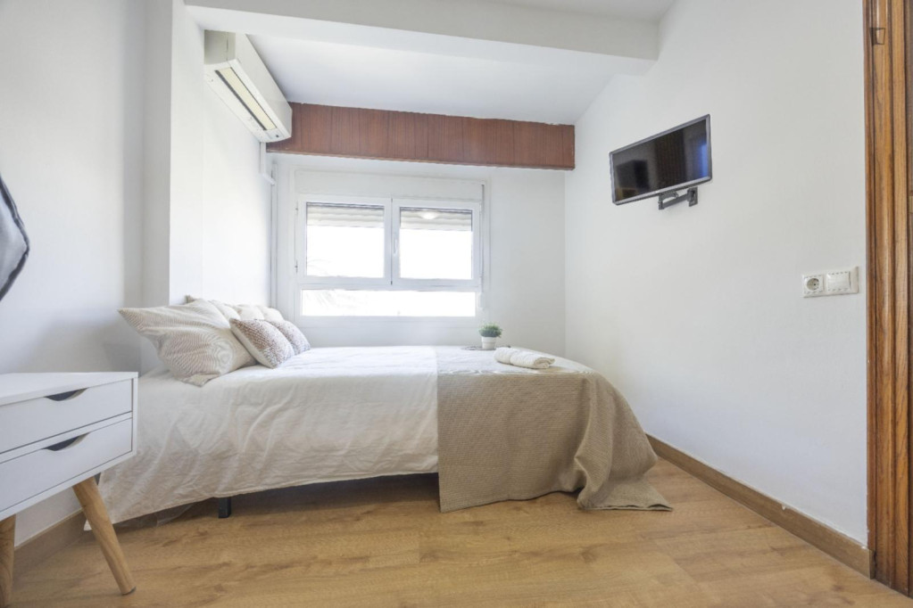 Luminous double bedroom near Universitat de València - Valence - chambre - ImmoJeune