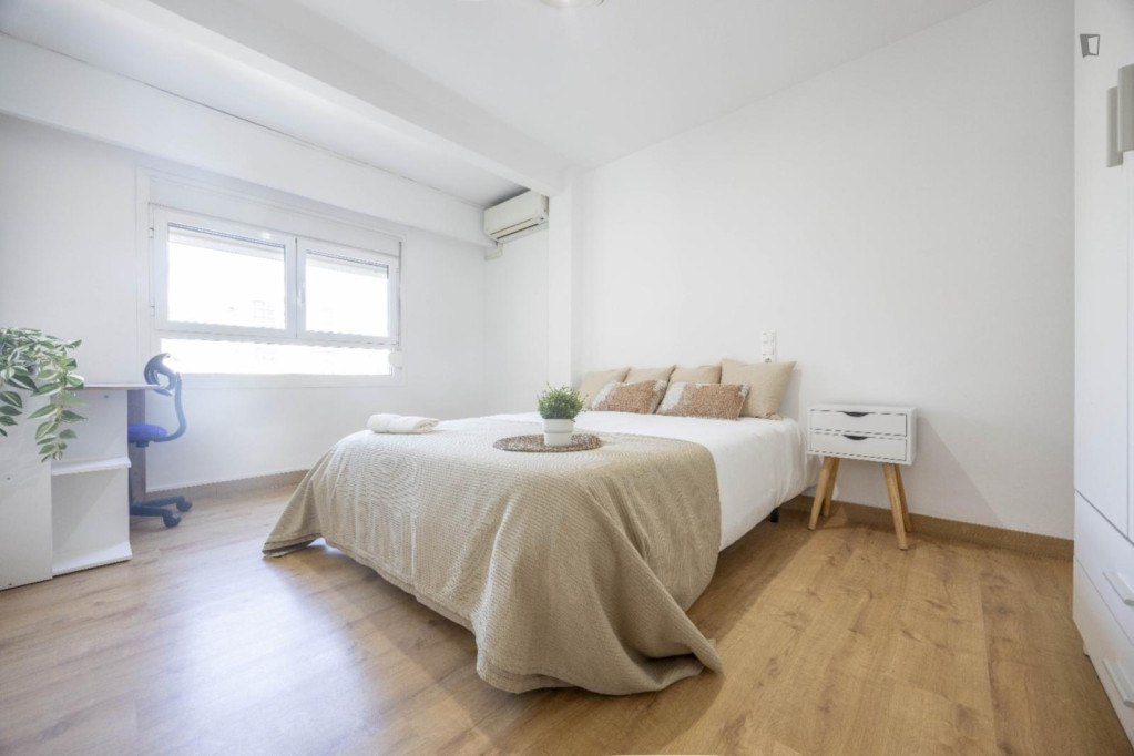 Big double bedroom near Universitat de València - Valence - chambre - ImmoJeune